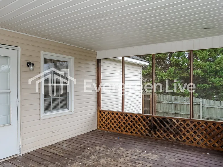 13020 Dickens Ln — Photo 8