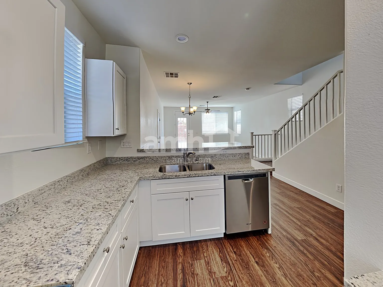 3 bed, 3.0 bath, 1458 sqft, $1,905 — Photo 3