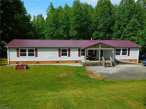 2nd image of 3913 Meadow Ln