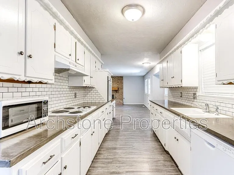 2524 Boxwood Ave — Photo 17