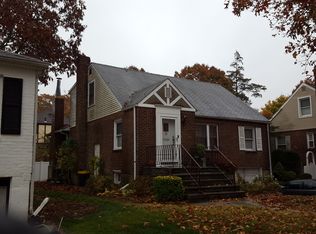 11 Hawthorne Ln, Valley Stream, NY 11581