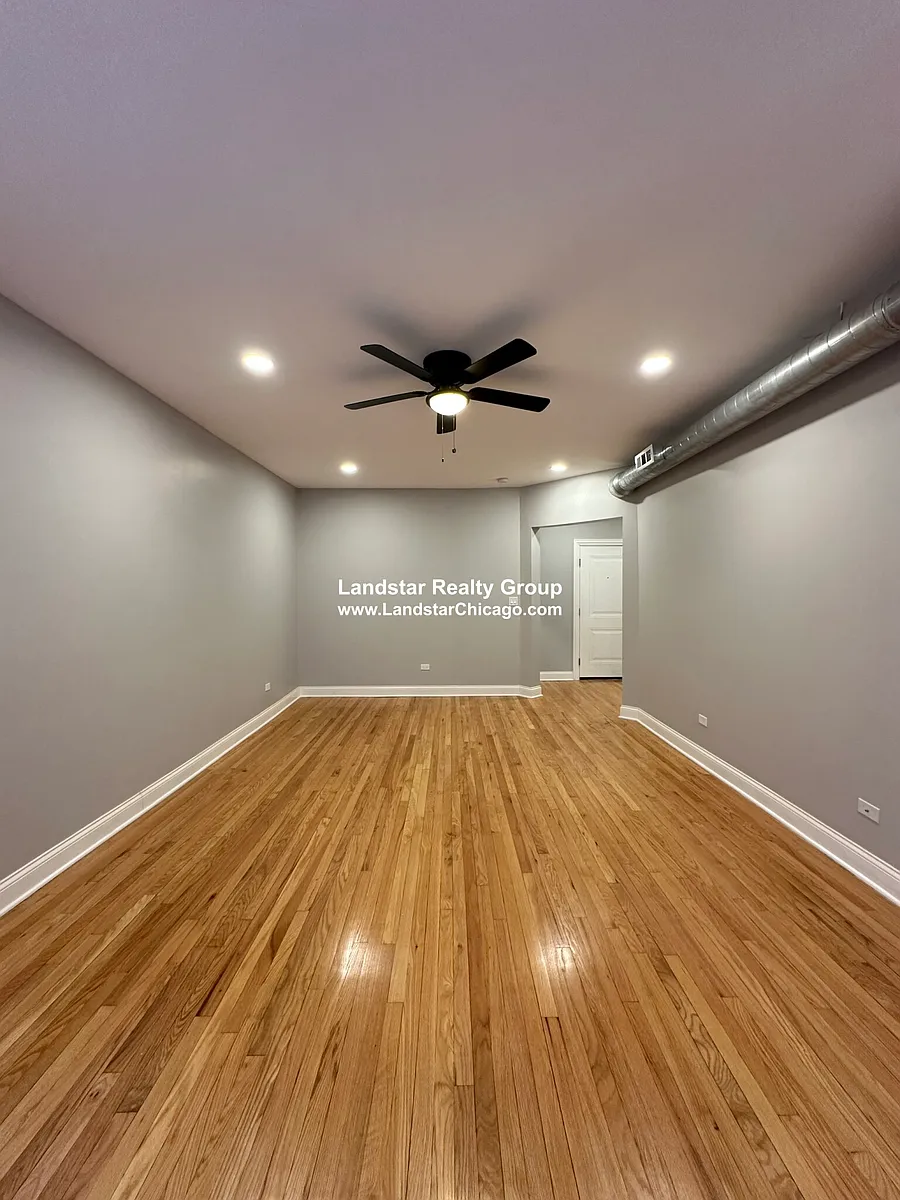 Photo 2 of 25 - 1149 W Lunt Ave #3 - Chicago, IL Building Photo - 1149 W Lunt Ave #3