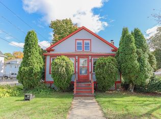 27 Snowling Rd, Uxbridge, MA 01569