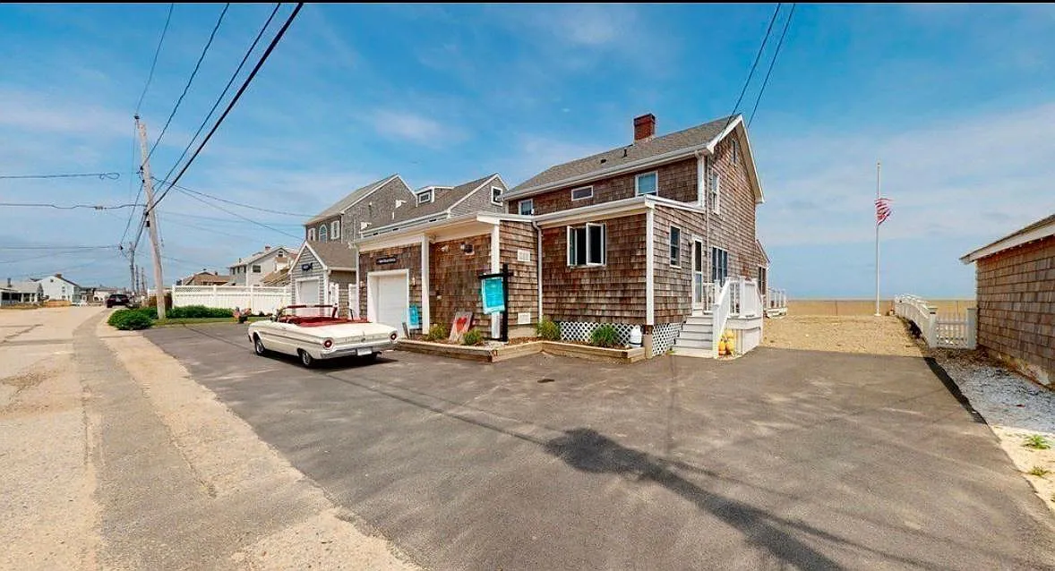 92 Foster Ave — Photo 2