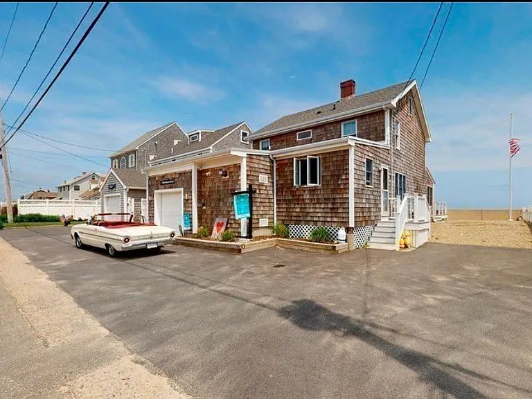 92 Foster Ave — Photo 2