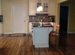 11 Smoketree Rd, Levittown, PA 19056