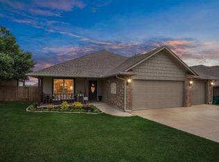 11321 NW 7th St, Yukon, OK 73099