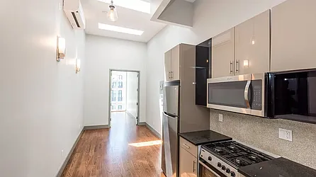 Rented by PREMIUM US INC