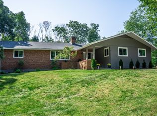 2 Robert Rd, Mendham, NJ 07945