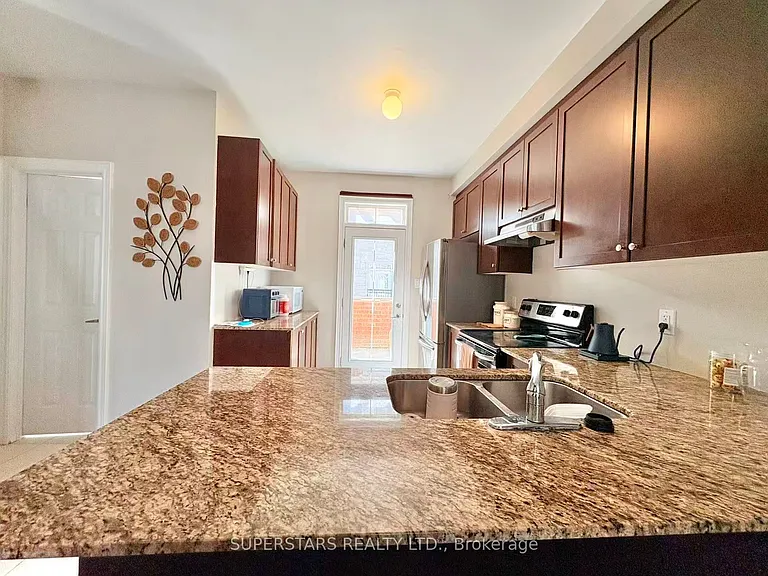 137A Finch Ave E — Photo 6