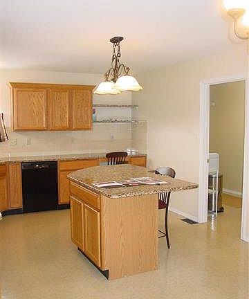 3rd image of 46 Rivermeadows Dr