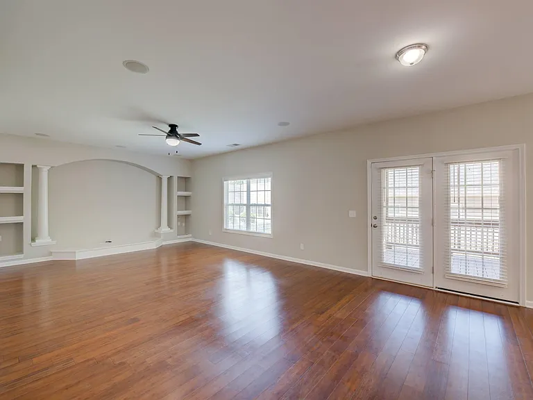 129 Herrick Ct — Photo 18