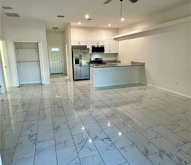 3305 SW 15th Pl — Photo 2