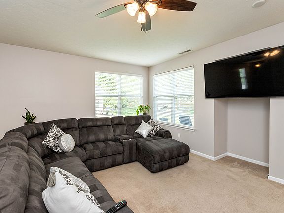 4th image of 8346 Berrybush Ln