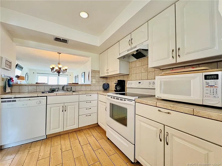 9400 S Ocean Dr #202 — Photo 8