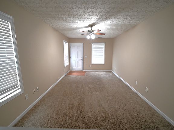 3rd image of 221 Alton Cir