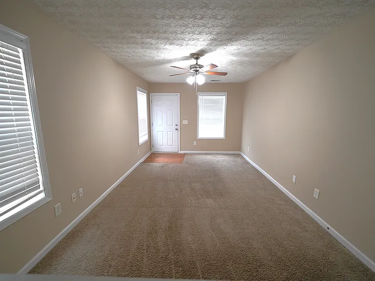 221 Alton Cir — Photo 3