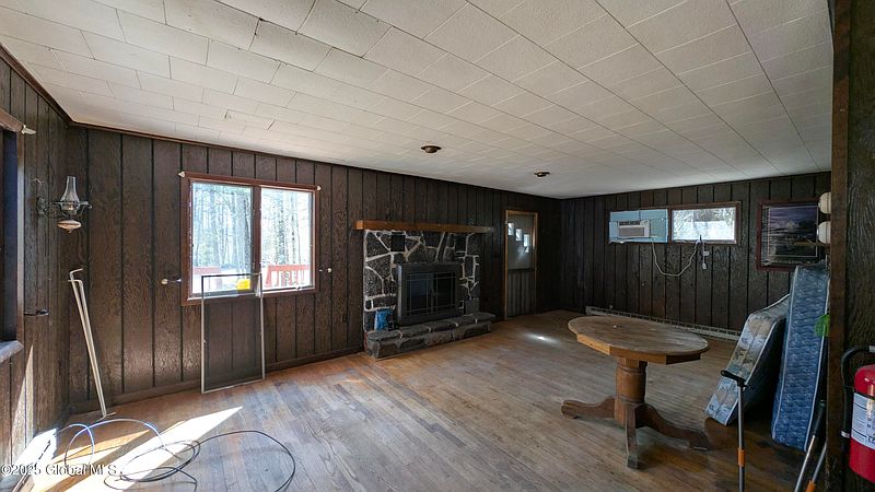 5th image of 47 Davis Road