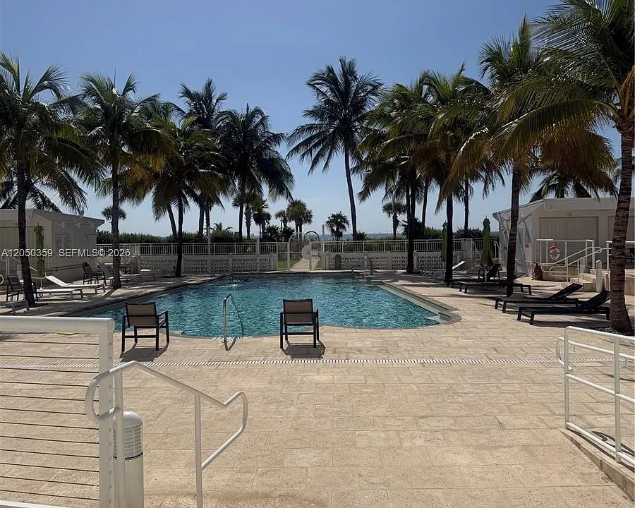 4925 Collins Ave #2D