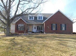 5800 Jenny Ln, Bettendorf, IA 52722