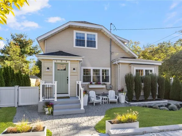 104 Wilcox Ave, Pawtucket, RI 02860