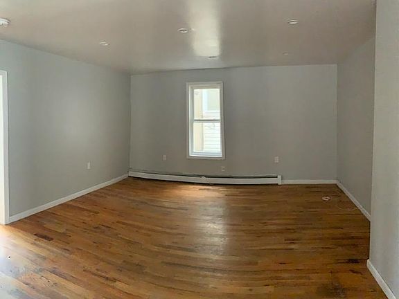 2nd image of 930 E 215th St #2
