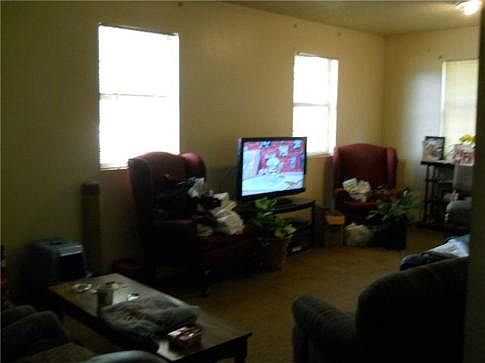 4th image of 119 S Circle Dr