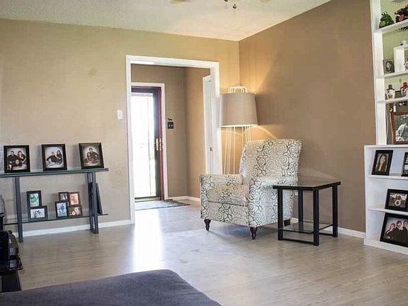 3rd image of 2708 Redbud Ave