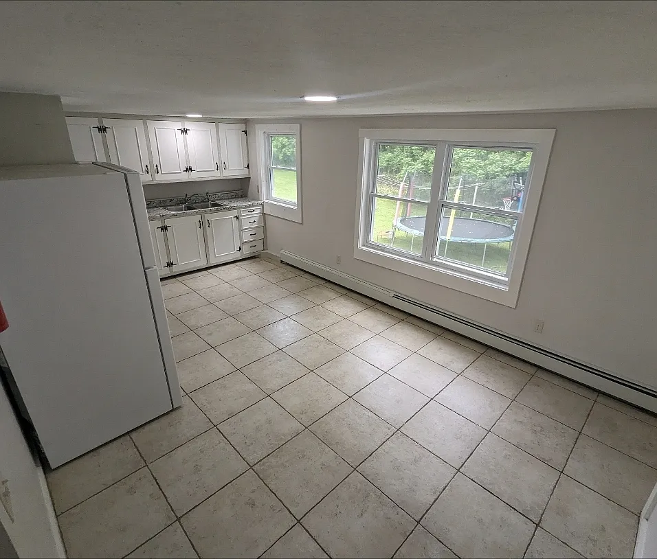 3 bed, 1000 sqft, $2,000 — Photo 3