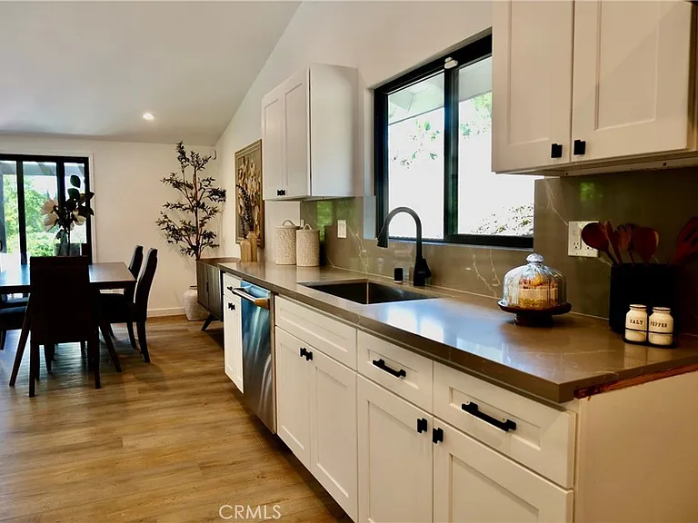 5703 McDonie Ave — Photo 5