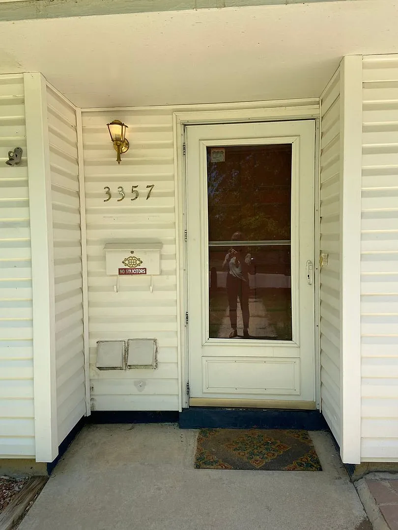 Leasing Special! $0 Deposit Option, Uhills, Full Remodel! 3 Bed W/ Bonus Room Or Office! Complete... — Photo 2
