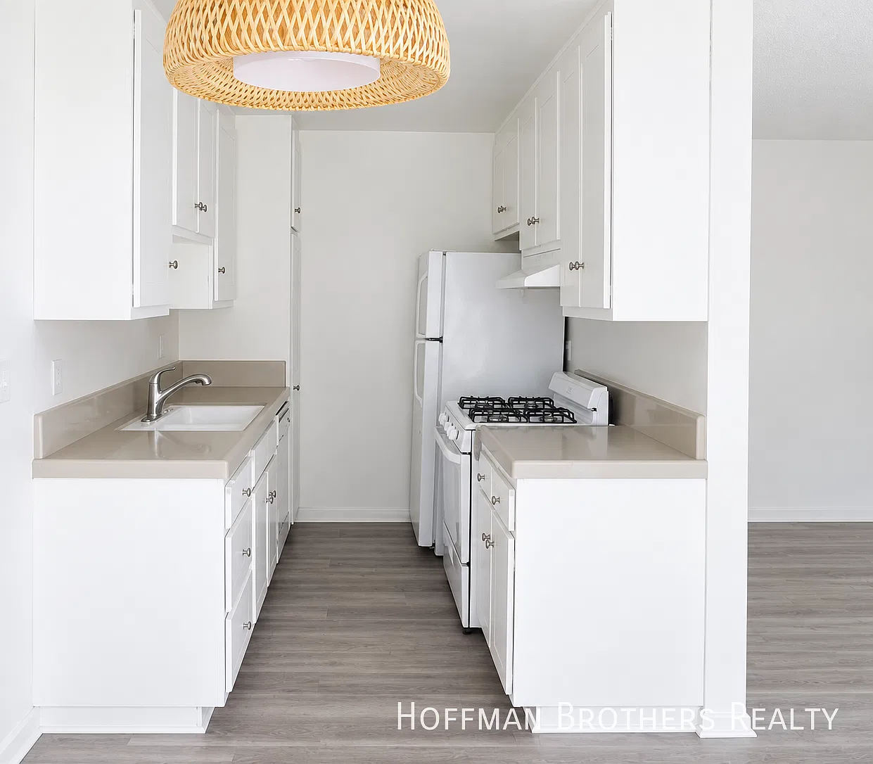 Corner 1-Bedroom With Balcony, Pool & New Dishwasher!! — Photo 2