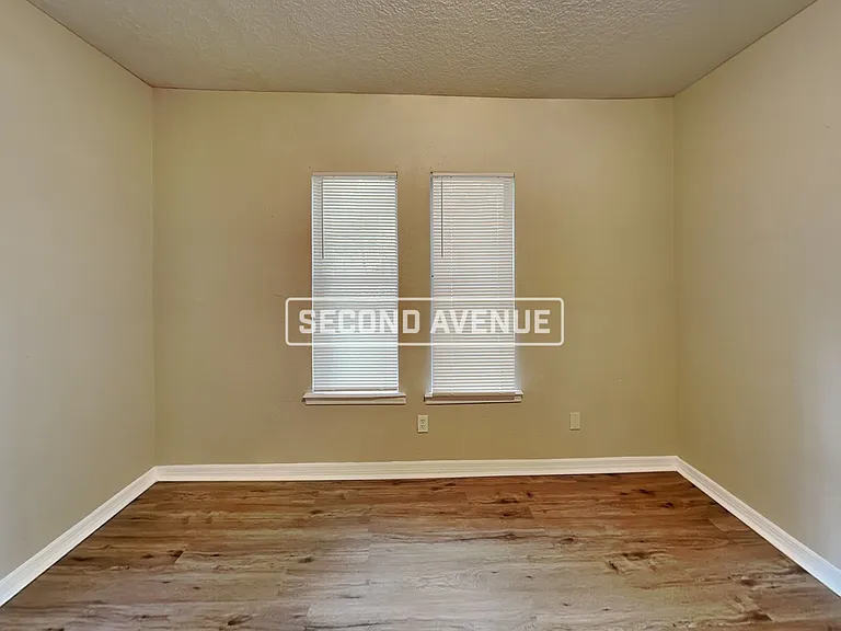 1740 N Myrtle Ave — Photo 10