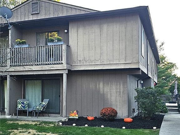 3rd image of 7593 Creekwood Dr
