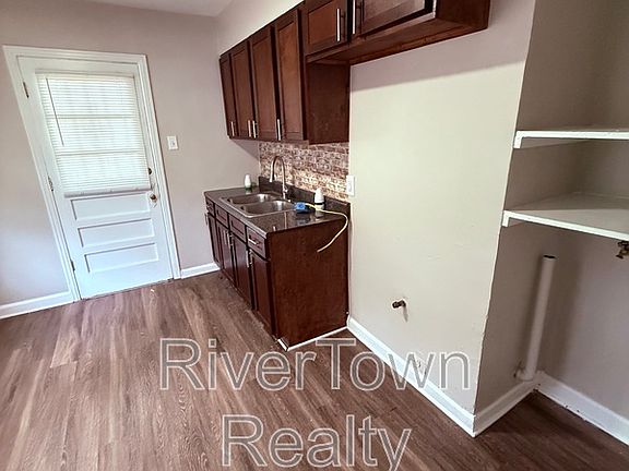 5th image of 3362 Rosamond Ave