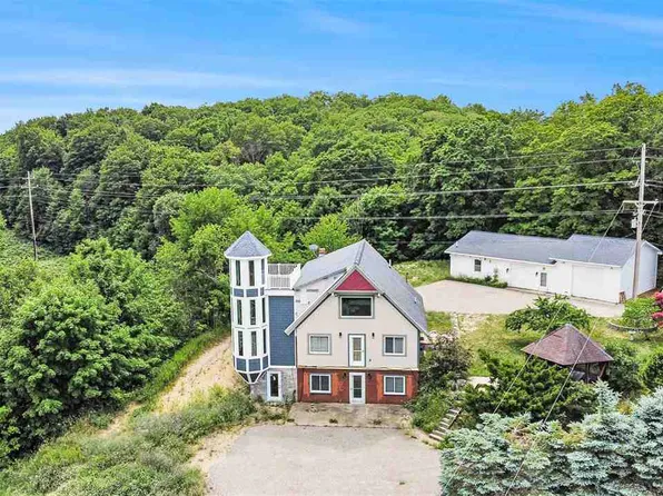 4599 River Rd N, Boyne Falls, MI 49713