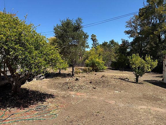 3rd image of 505 Summit Dr