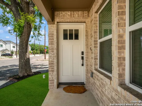 1104 S Gevers St, San Antonio, TX 78210