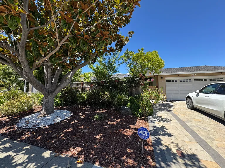 751 Verdi Dr — Photo 1