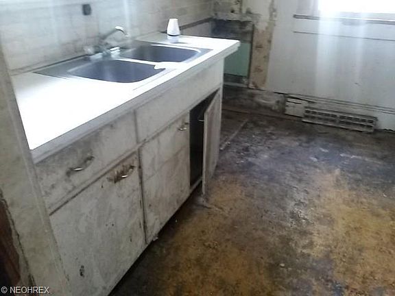 4th image of 524 W Oregon Ave