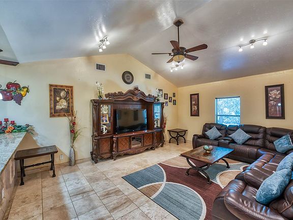 5th image of 748 Aspen Ln