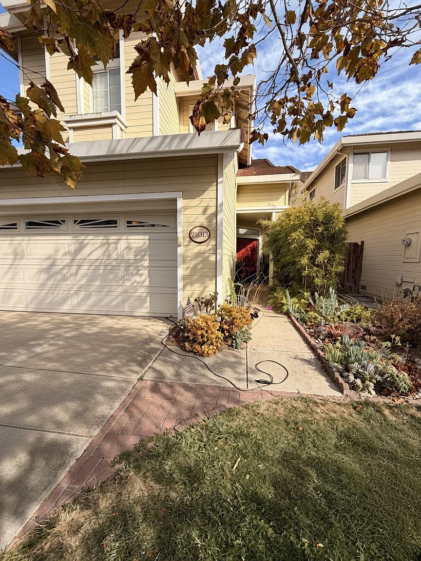 3 bed, 2.5 bath, 1884 sqft, $4,200 — Photo 1