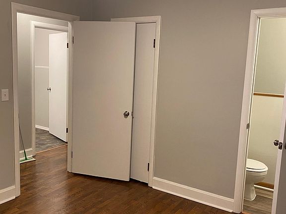 5th image of 212 Oak St
