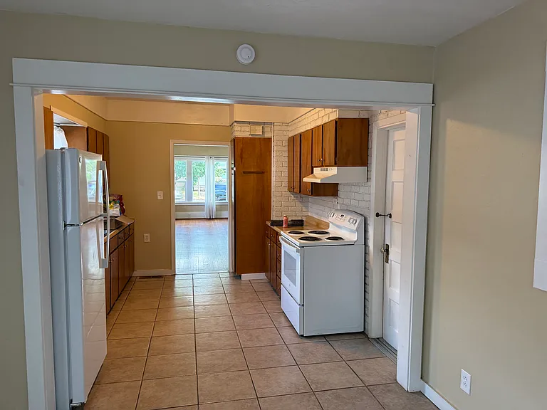 7804 SE Carlton St — Photo 2