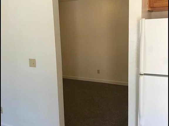 5th image of 1077 Hawkinson Ave