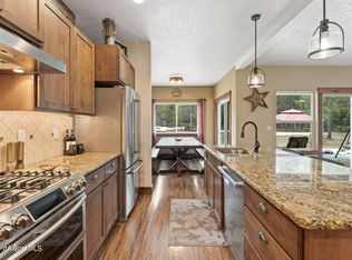 25988 N Winsome Dr, Athol, ID 83801