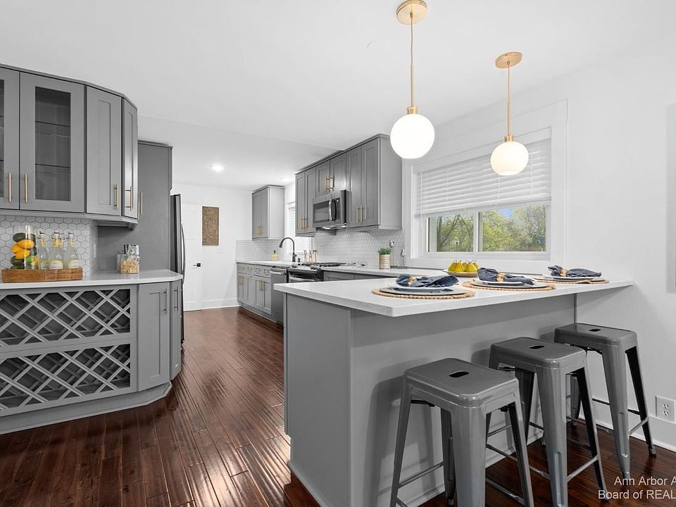1st image of 2544 Maplewood Ave