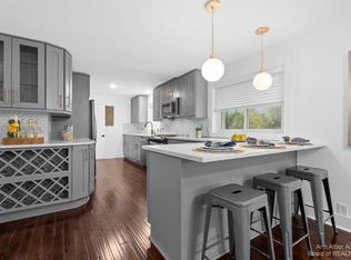 2544 Maplewood Ave, Ann Arbor, MI 48104