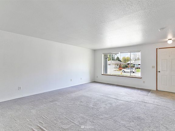 5th image of 7125 61st Dr NE