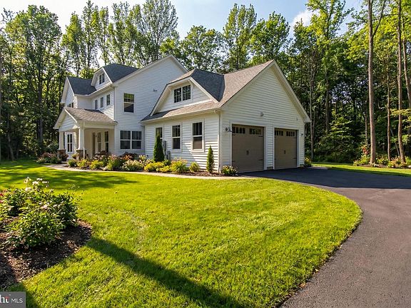 4th image of 1379 McDonald Rd